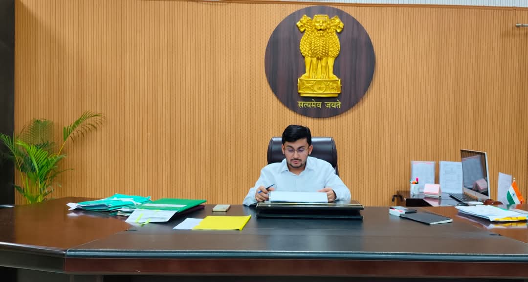 मुजफ्फरपुर डीएम सुब्रत कुमार सेन ने कुढ़नी काण्ड पर मृतक परिवार के प्रति संवेदना व्यक्त की है -कहा प्रथम किश्त मुआवजा दे दी गयी है !