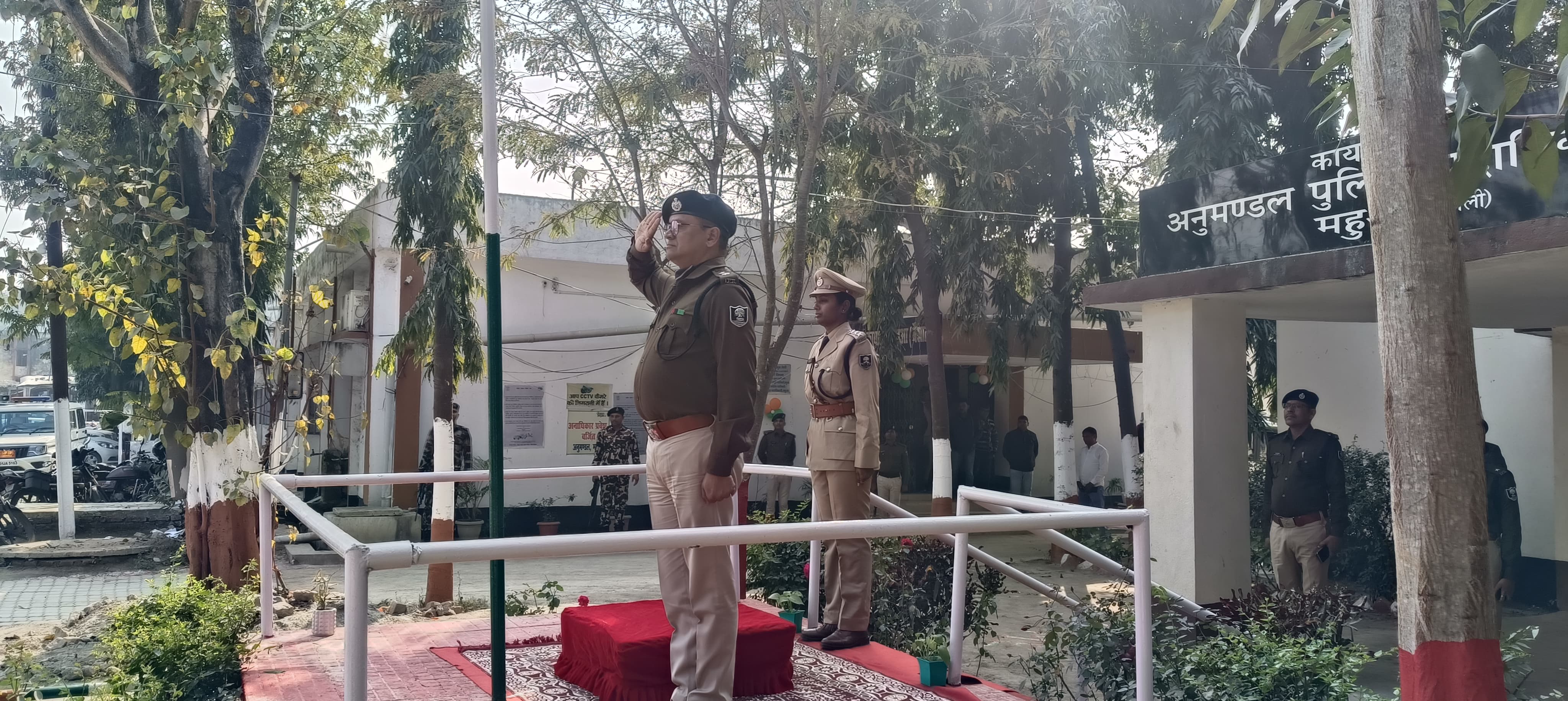 पुलिस उप महानिरीक्षक तिरहुत क्षेत्र ने किया महुआ थाना का निरीक्षण  !