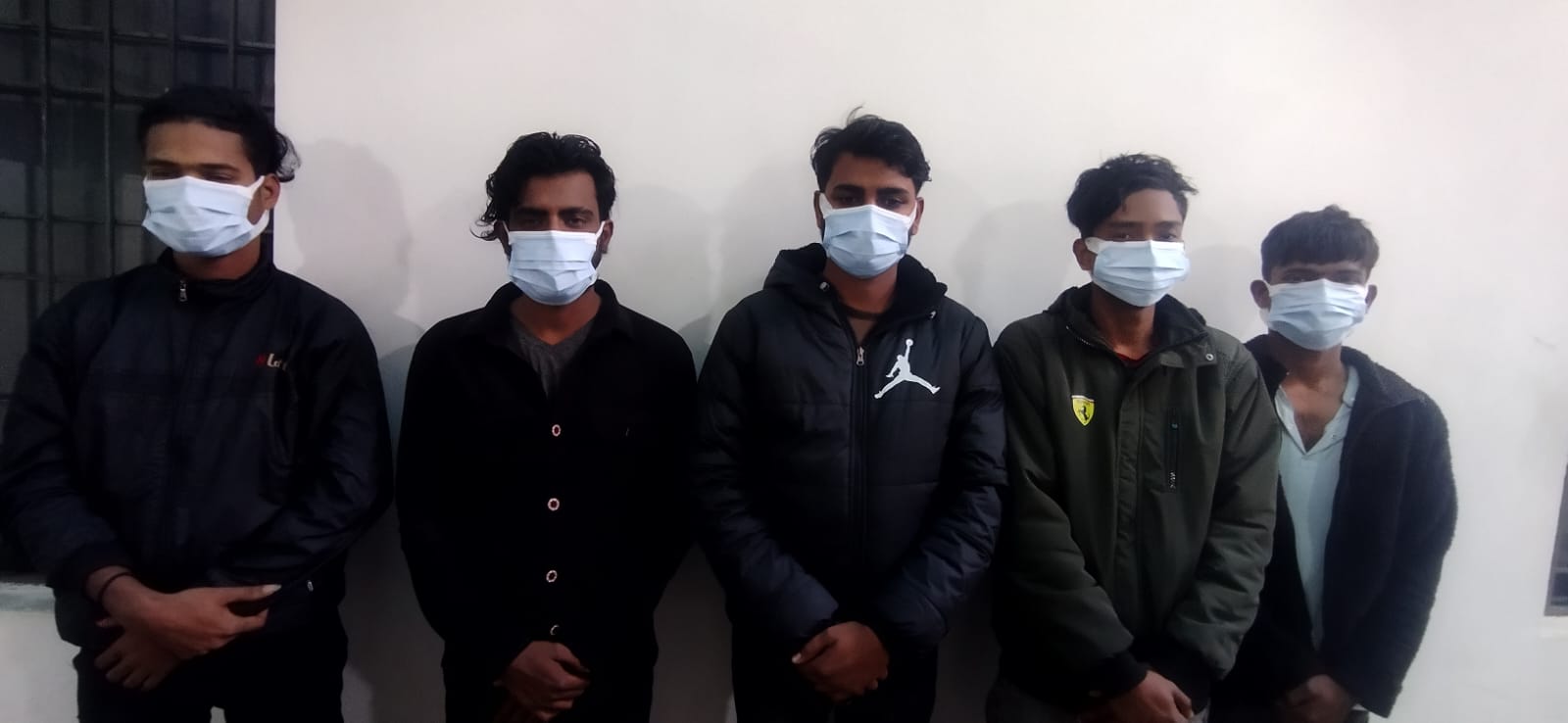 नेपाली बैंक खाता प्रयोग कर लोगो को लगा रहा था चूना जोगबनी के केशव यादव सहित  4 नेपाली नागरिक गिरफ्तार। 
