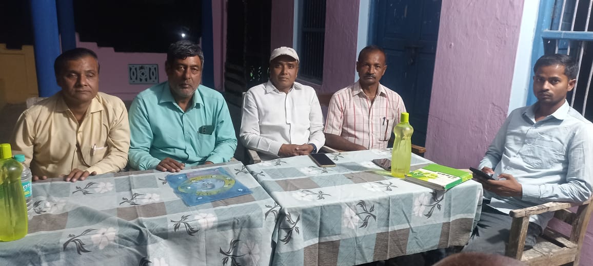 मथुरा प्रसाद किशोरी सेठ धर्मशाला के परिसर में जन सुराज कार्यकर्ताओं का प्रखंड स्तरीय बैठक हुई।