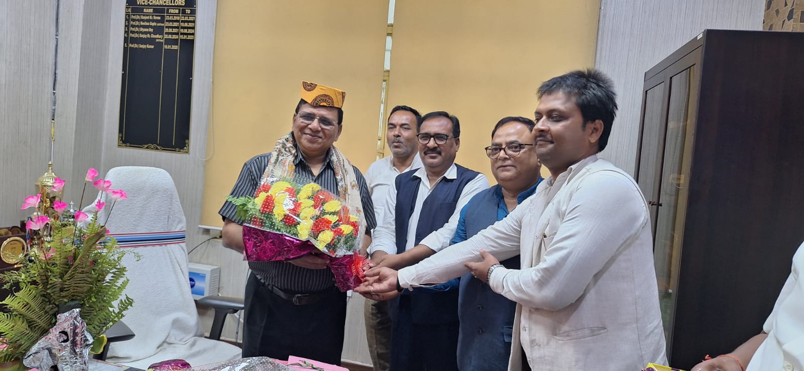 *डाॅ घनश्याम राय ने तीसरी बार कुलसचिव पद पर योगदान दिया* 