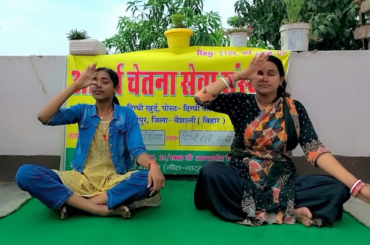 शरीर, मन और भावनाओं में संतुलन का साधन है योग।