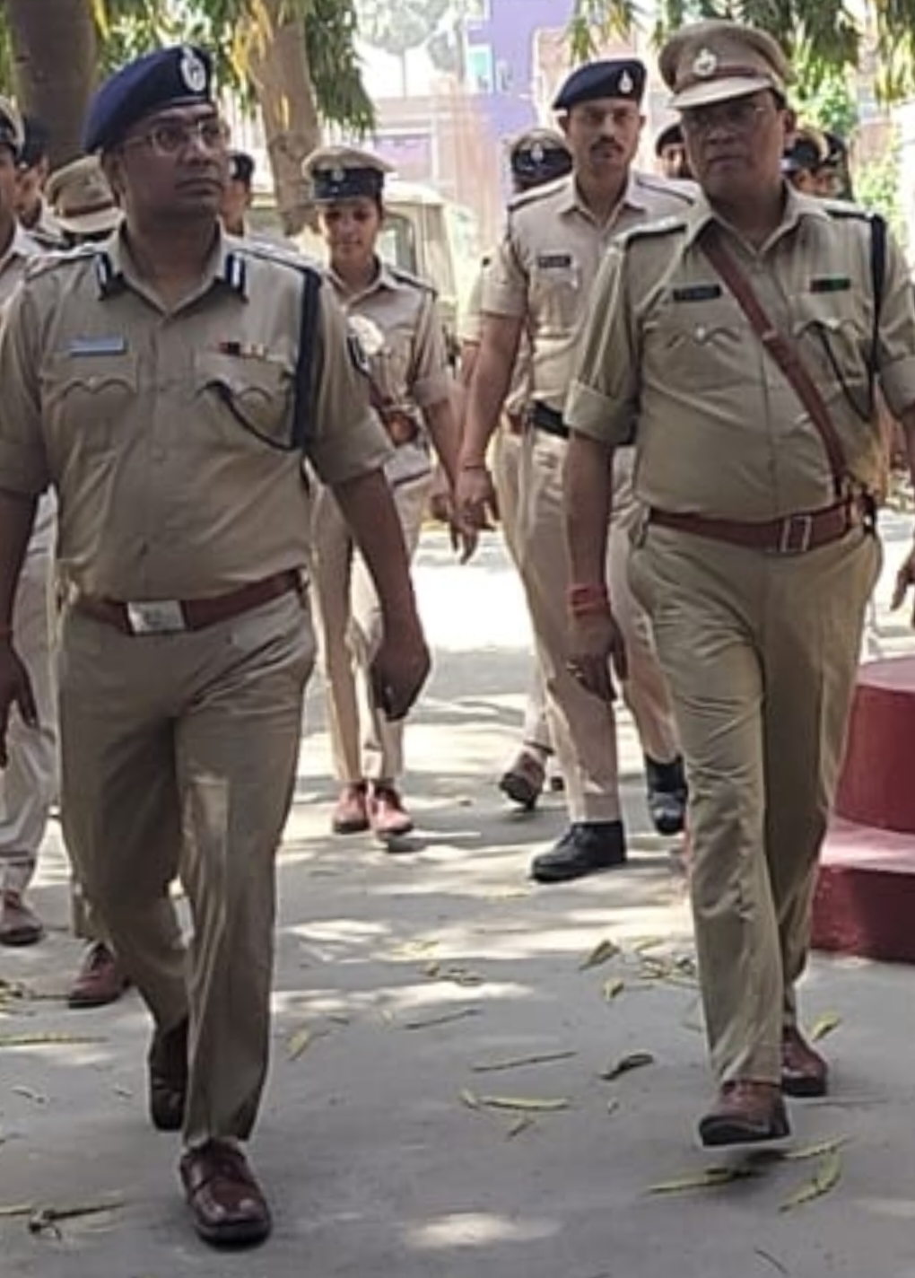 वैशाली:-पुलिस उप-महानिरीक्षक तिरहुत क्षेत्र, श्री चंदन कुमार कुशवाहा के द्वारा पुलिस केन्द्र स्थित सभी कार्यालयों का निरीक्षण किया गया।