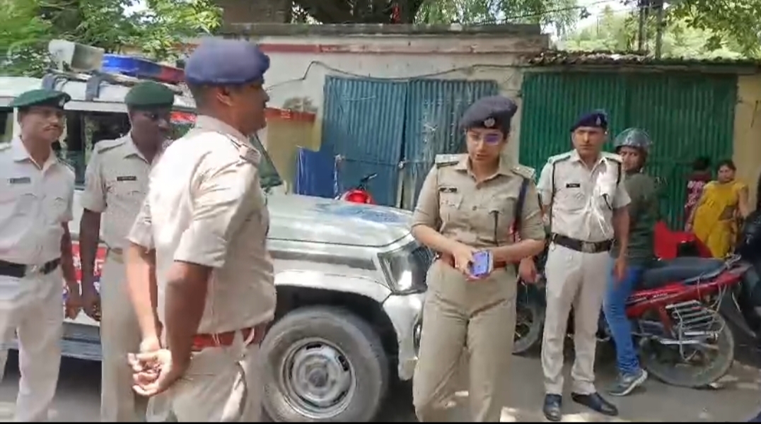 रजिस्ट्री ऑफिस में चली गोली, मची अफरा तफरी, दो लोग घायल