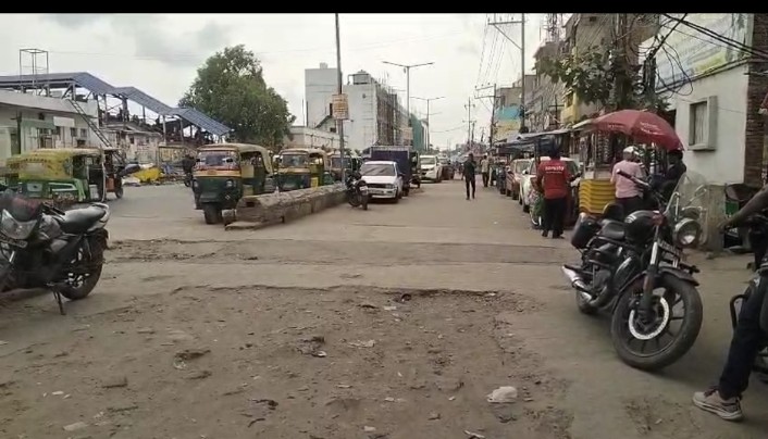 पटना साहिब स्टेशन के समीप फायरिंग की घटना में एक युवक गोली लगने से घायल हो गया।